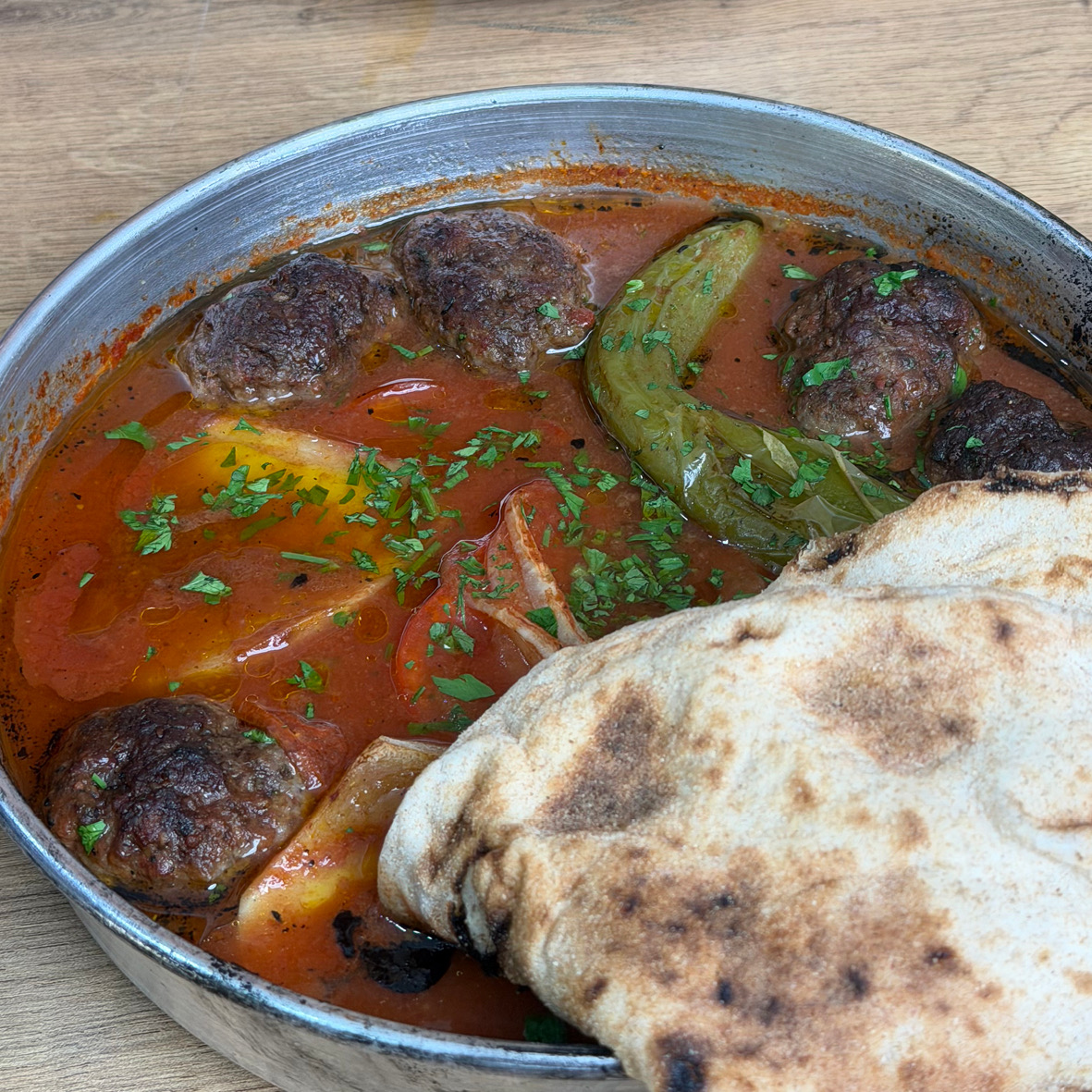 صينية كفتة بالبندورة